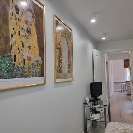 Apartment, New Renovated In Quiet Center With Balcony With Parking ריגה