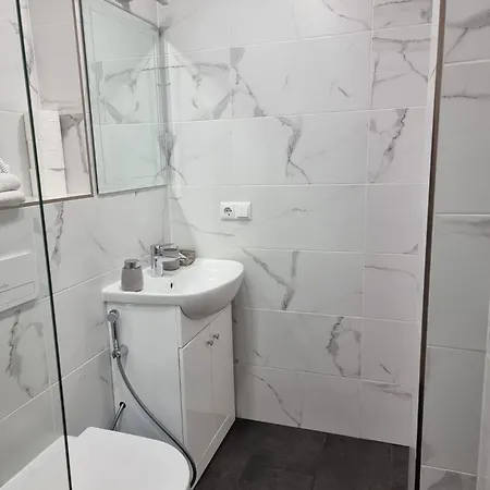 Apartment, New Renovated In Quiet Center With Balcony With Parking