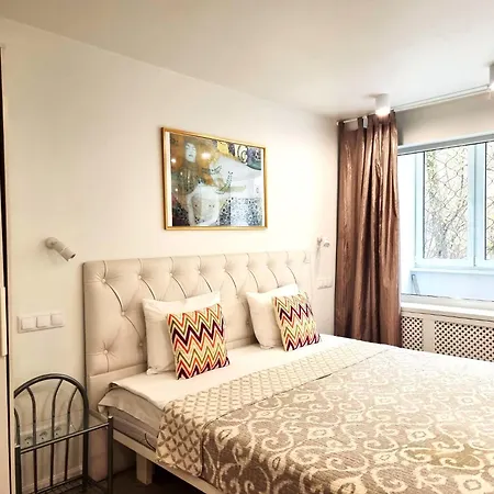 Apartment, New Renovated In Quiet Center With Balcony With Parking ריגה