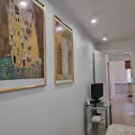 Apartment, New Renovated In Quiet Center With Balcony With Parking Рига
