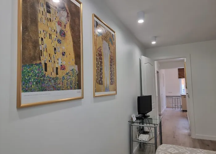 Apartment, New Renovated In Quiet Center With Balcony With Parking Riga