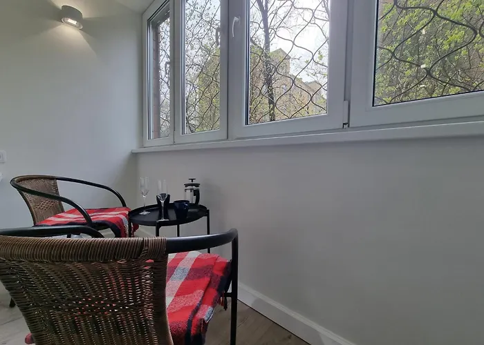 Apartment, New Renovated In Quiet Center With Balcony With Parking *