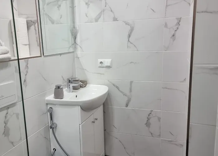 Apartment, New Renovated In Quiet Center With Balcony With Parking